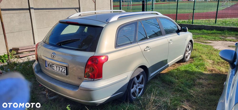 Toyota Avensis 2004 photo 2