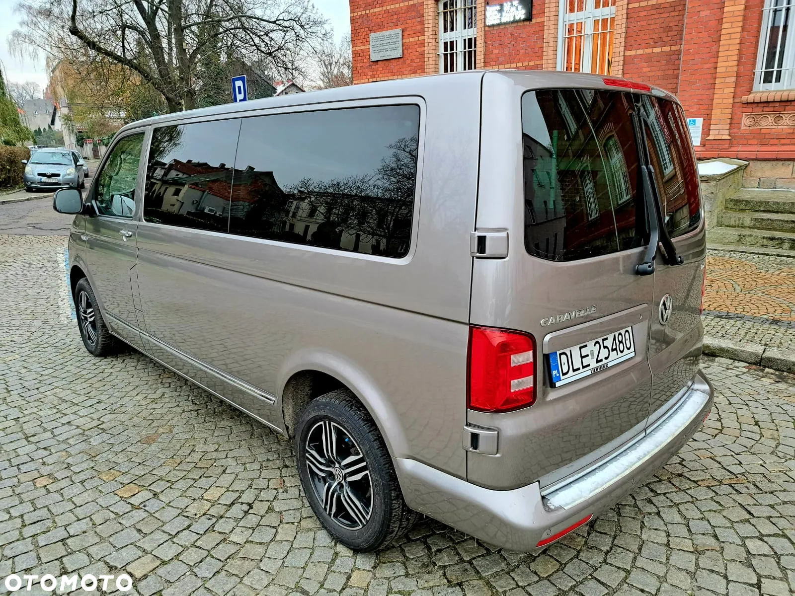 Volkswagen Caravelle - 8
