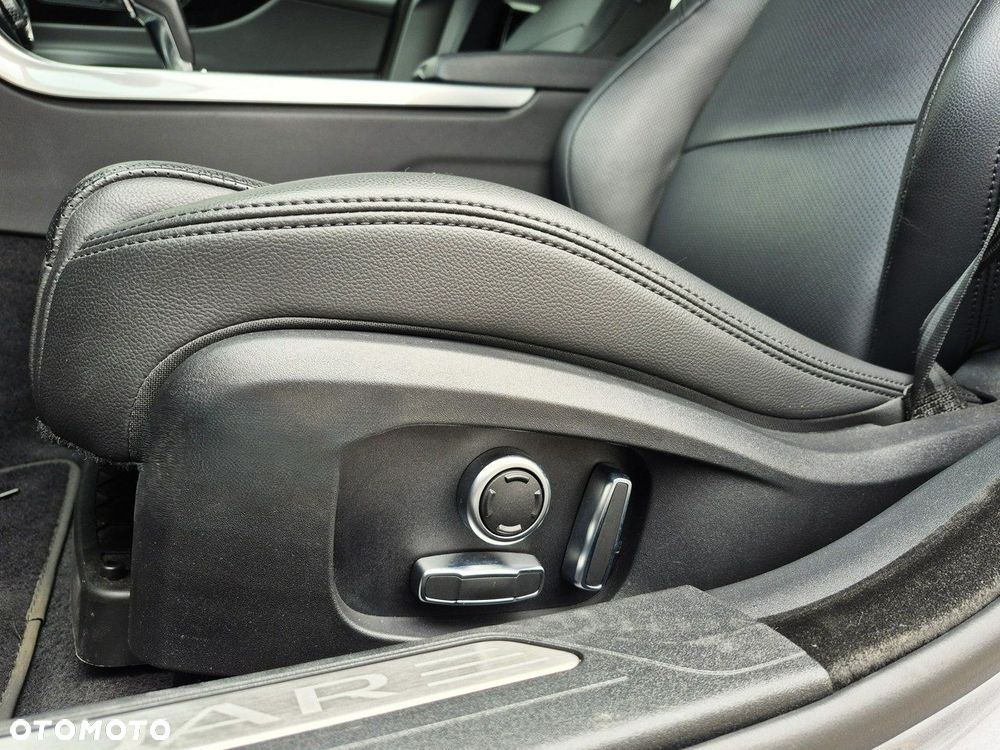 Jaguar XE - 21