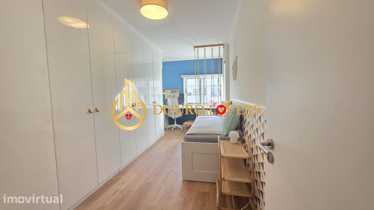T2 Totalmente Renovado e Mobilado com Garagem | Marquês, Porto - Grande imagem: 3/52