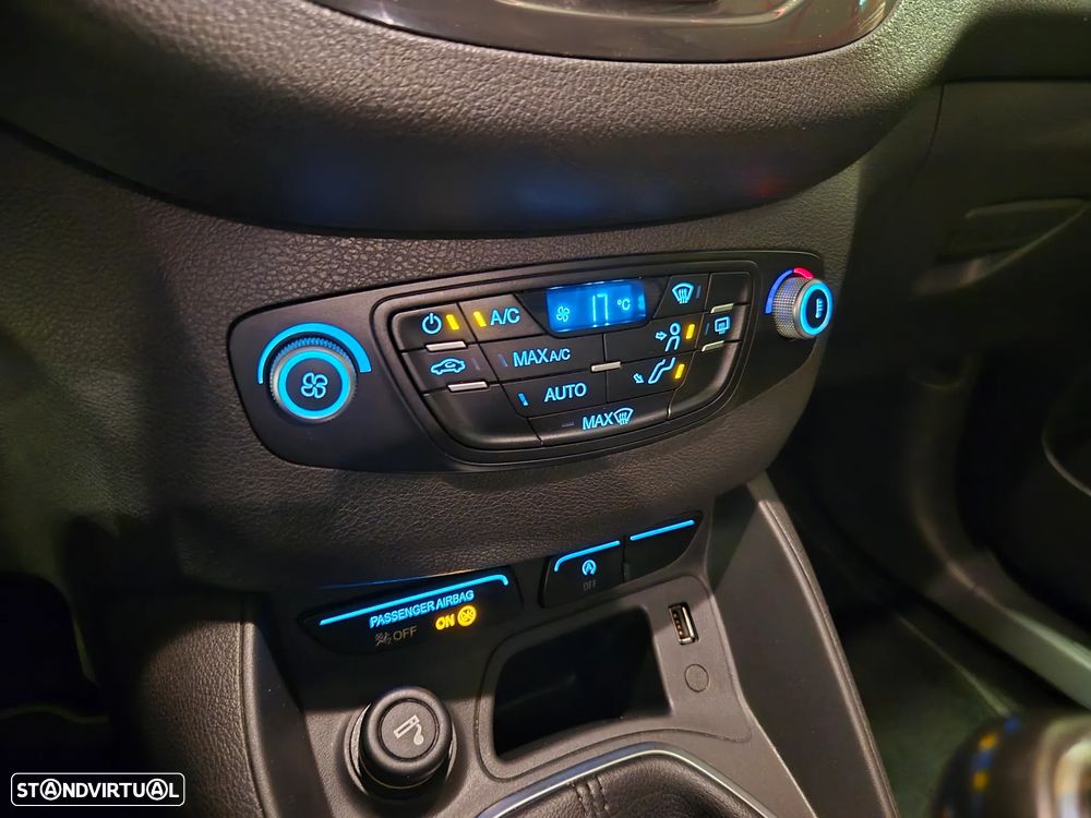 Ford Tourneo Courier 1.0 EcoBoost Titanium - 23