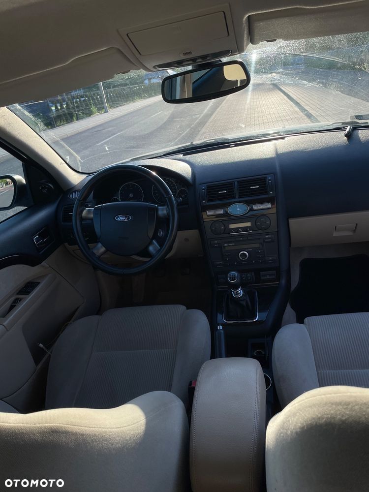 Ford Mondeo 1.8 SCi Ghia - 11