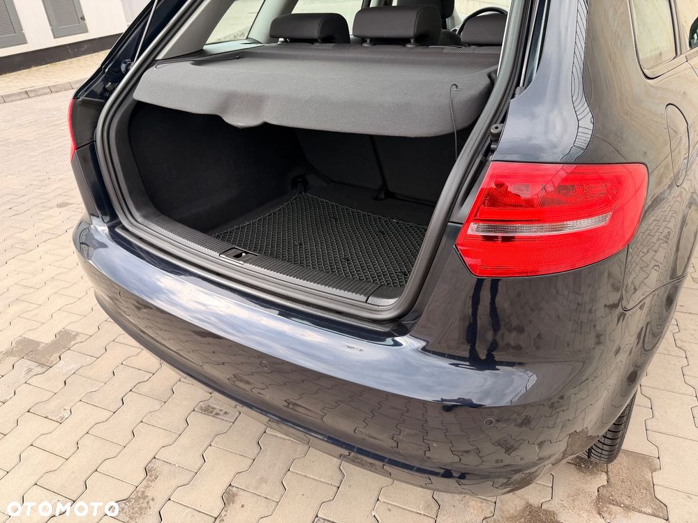Audi A3 Sportback 1.6 TDI DPF Ambiente - 20