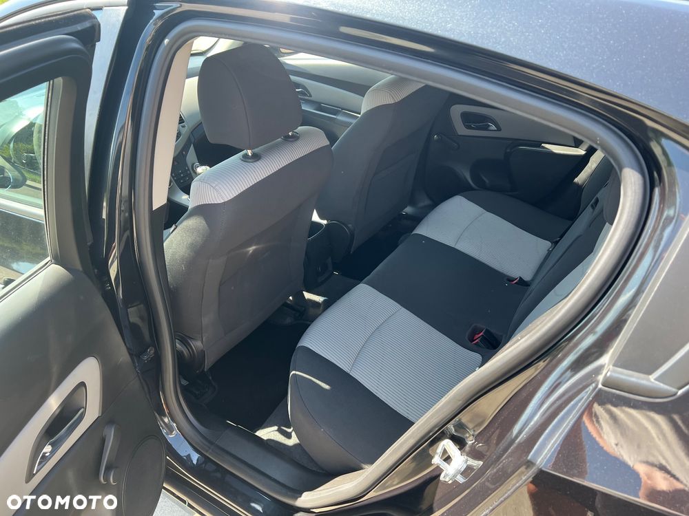 Chevrolet Cruze 1.6 LS - 19