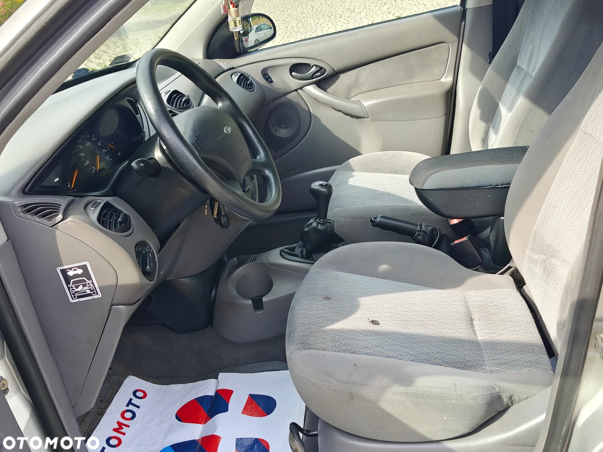Ford Focus 1.8 Ambiente - 10