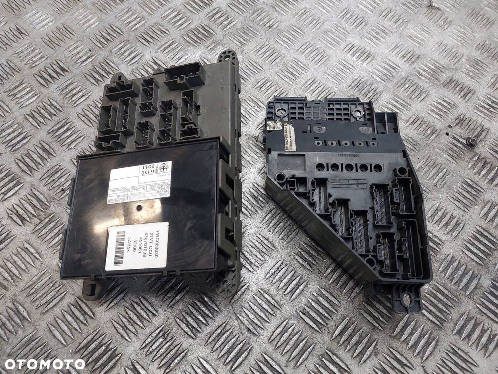 SKRZYNKA BEZPIECZNIKÓW PRZEKAŹNIKÓW LAND ROVER FREELANDER I 2.0 TD - 2