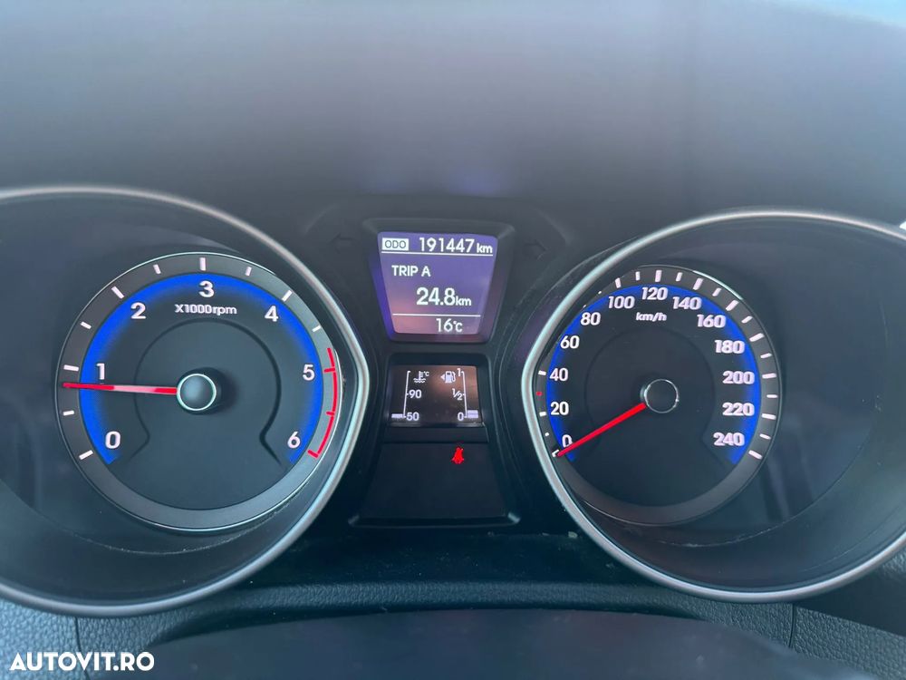 Hyundai i30 blue 1.6 CRDi Style - 10