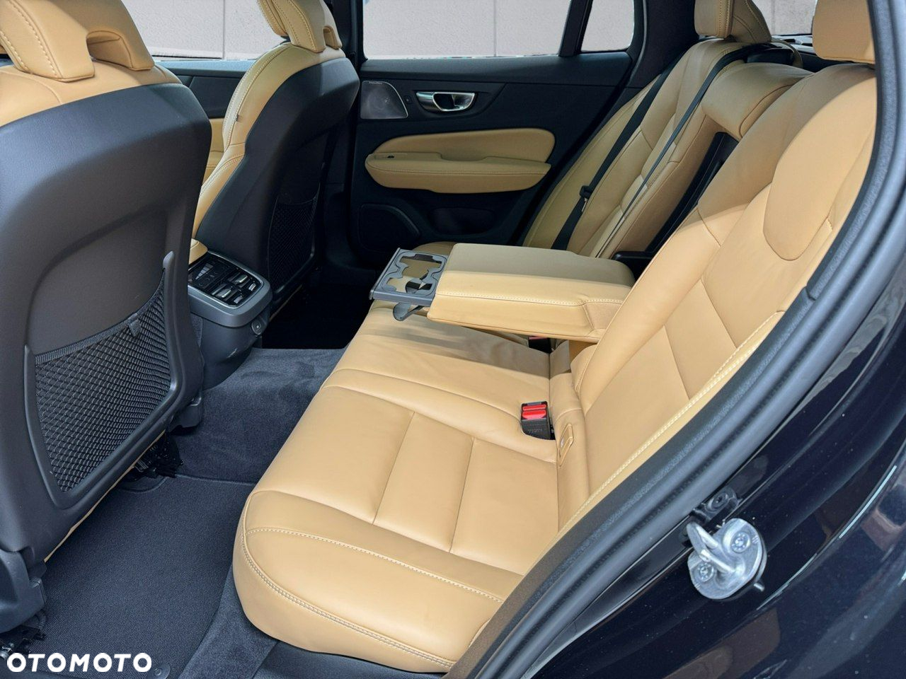 Volvo V60 Cross Country B5 B AWD Ultimate - 6