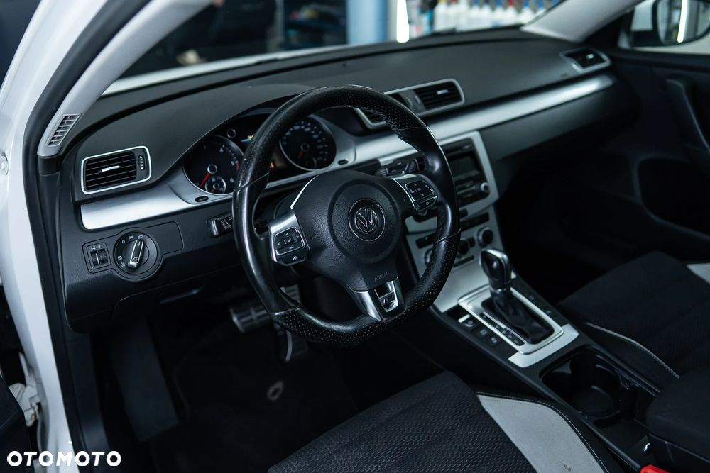 Volkswagen Passat 2.0 TDI DSG BlueMotion Technology R-Line - 21