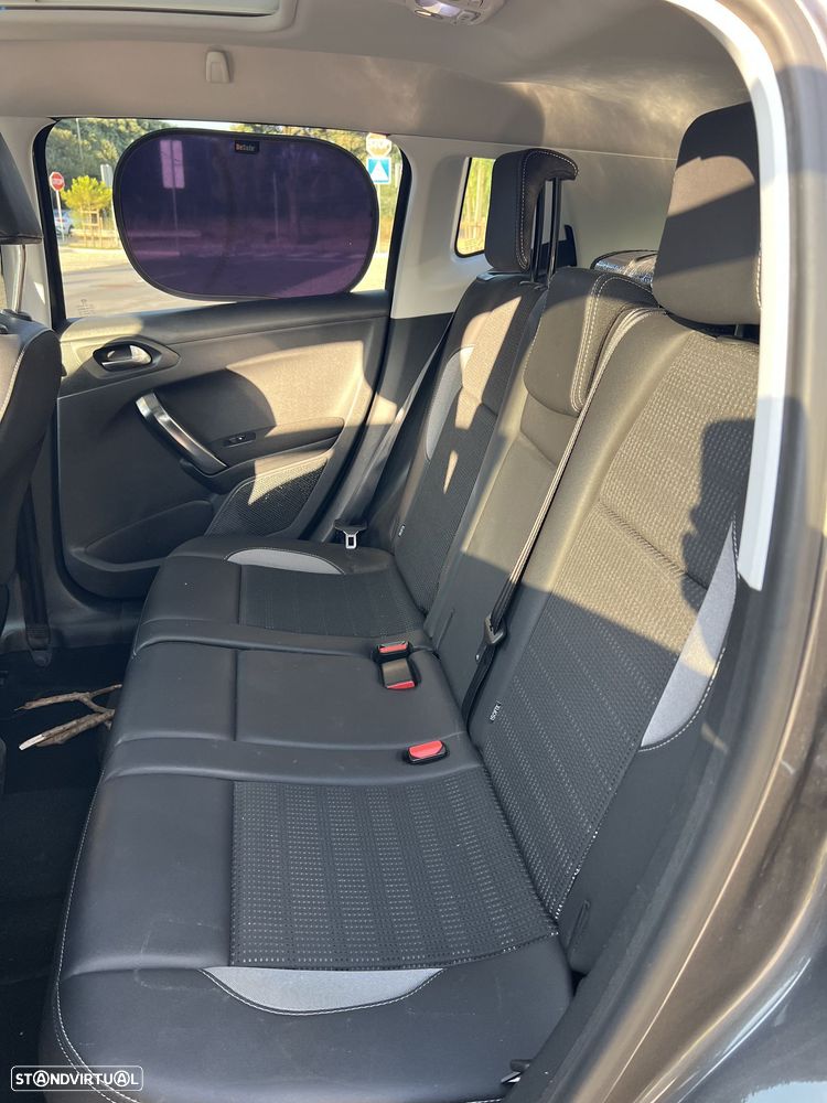 Peugeot 2008 1.2 PureTech Allure EAT6 - 8