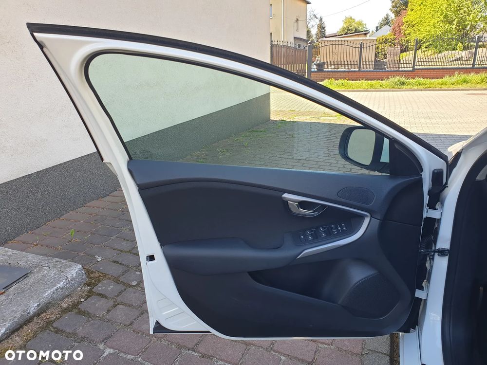 Volvo V40 D2 Momentum - 22