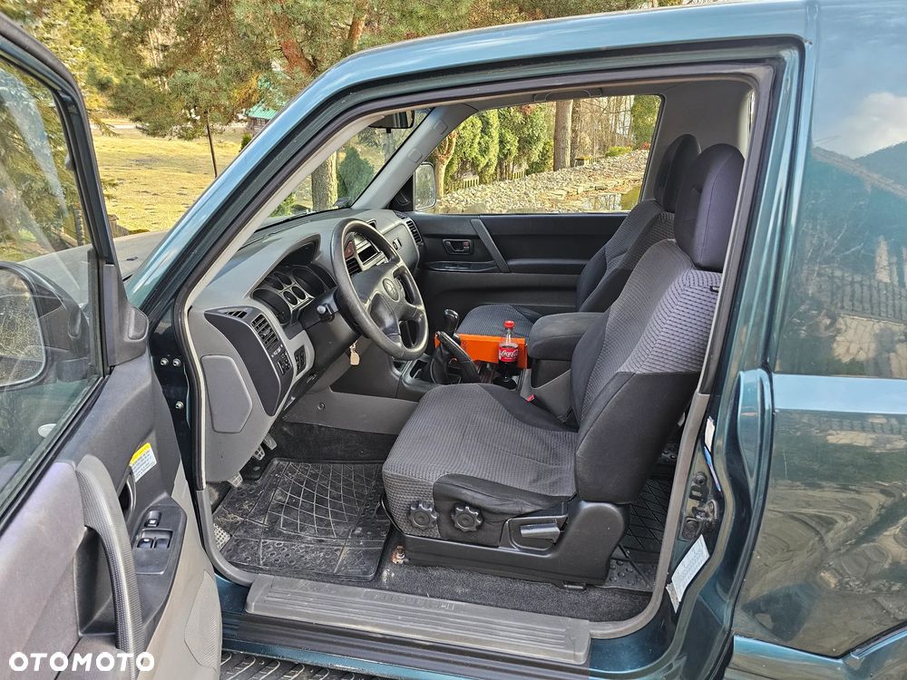 Mitsubishi Pajero - 10