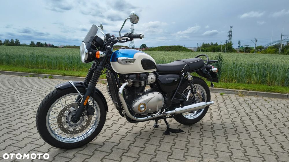Triumph Bonneville - 14