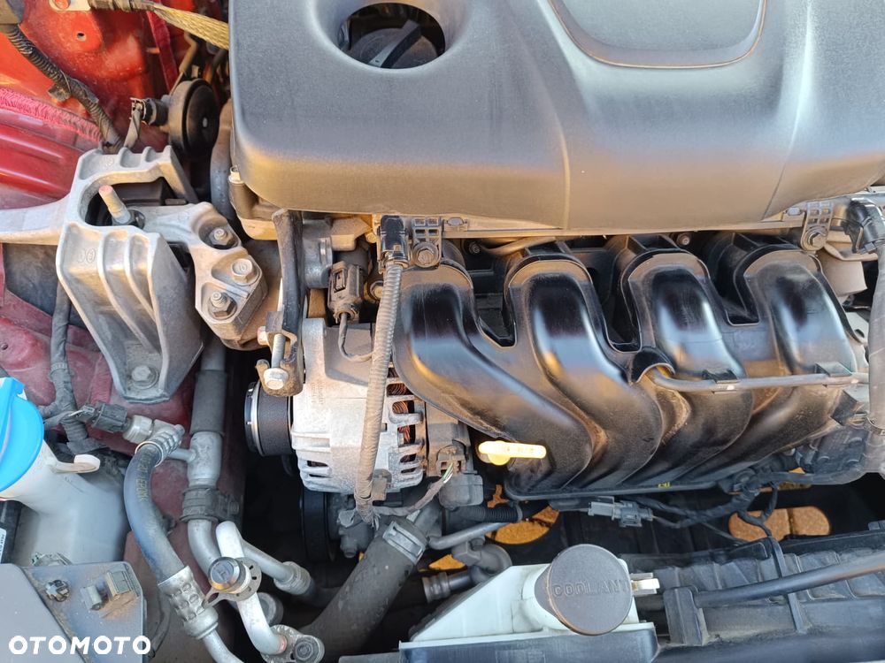 Hyundai Elantra 1.6 Comfort - 14