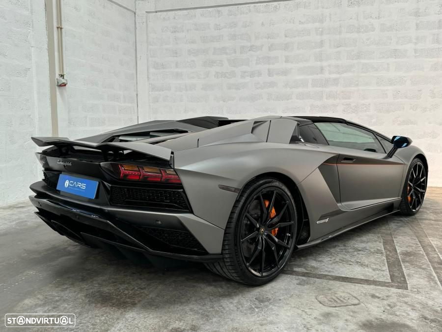 Lamborghini Aventador S Roadster - 9