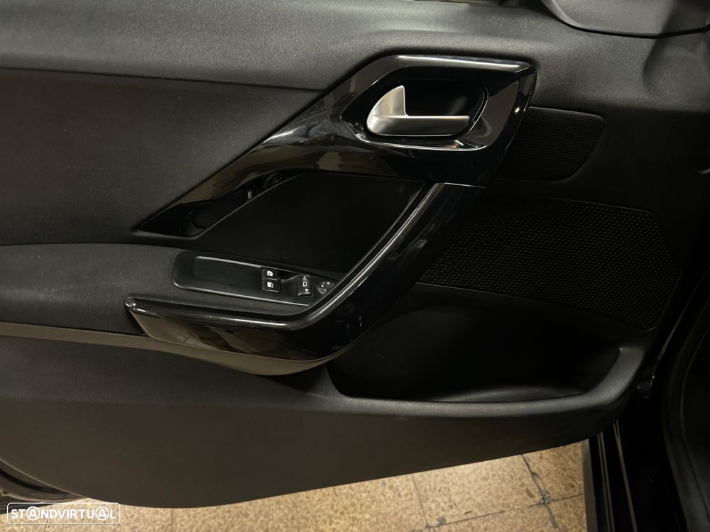 Peugeot 208 1.2 VTi SE Style - 13