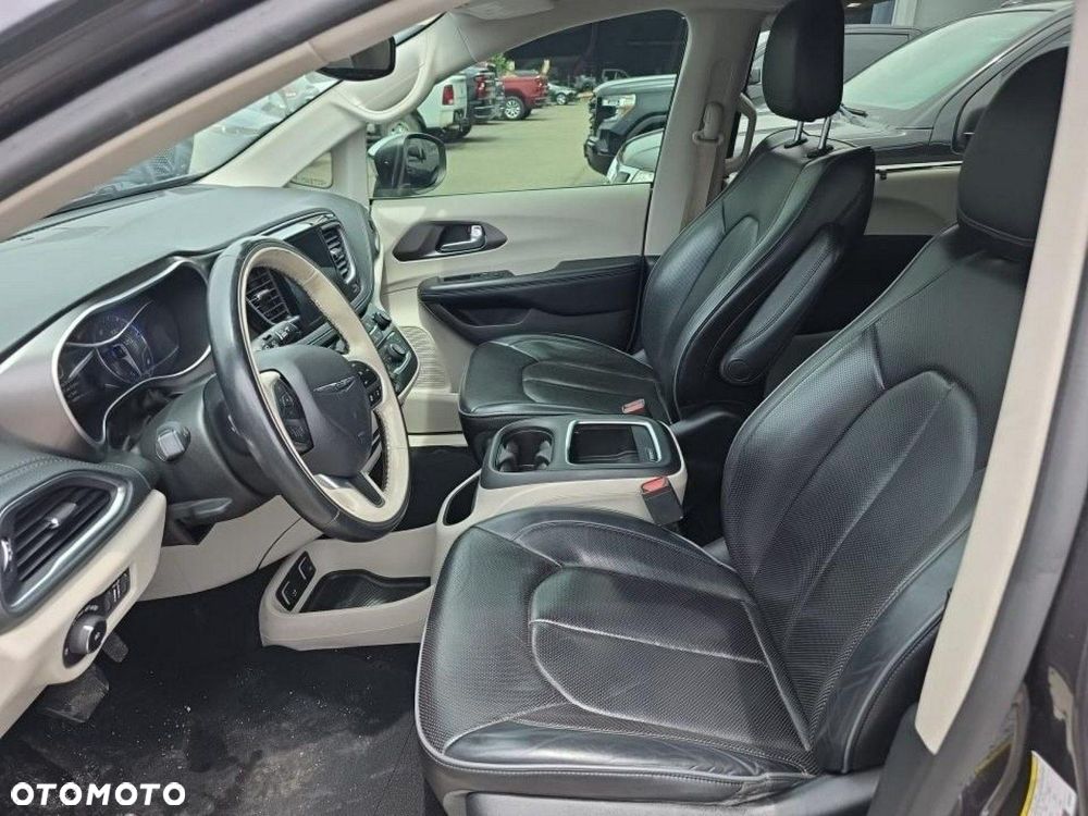 Chrysler Pacifica - 7