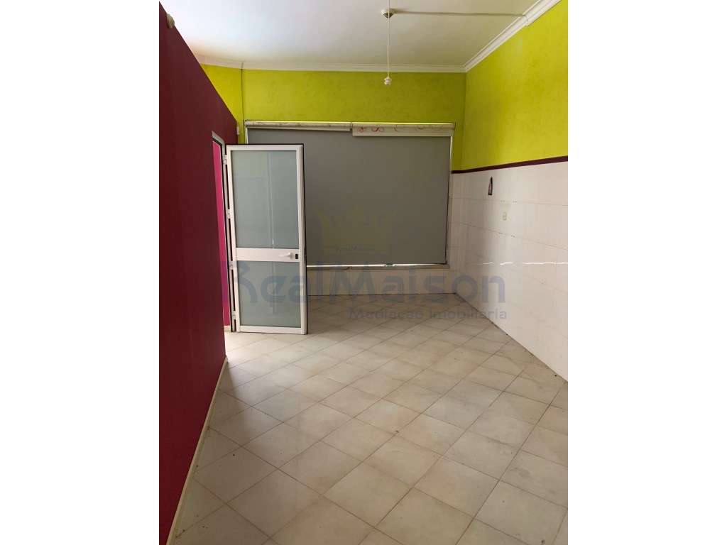 Arrenda-se Loja de rua em Ouressa - Mem Martins - Grande imagem: 2/6