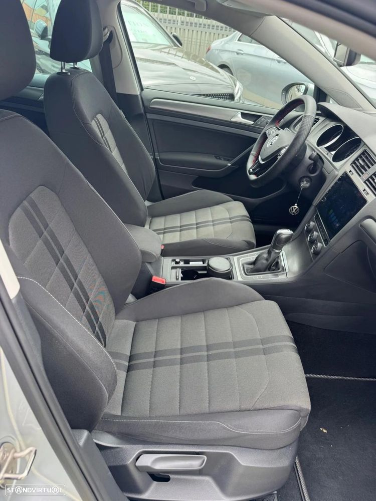 VW Golf Variant 1.6 TDi Highline DSG - 26
