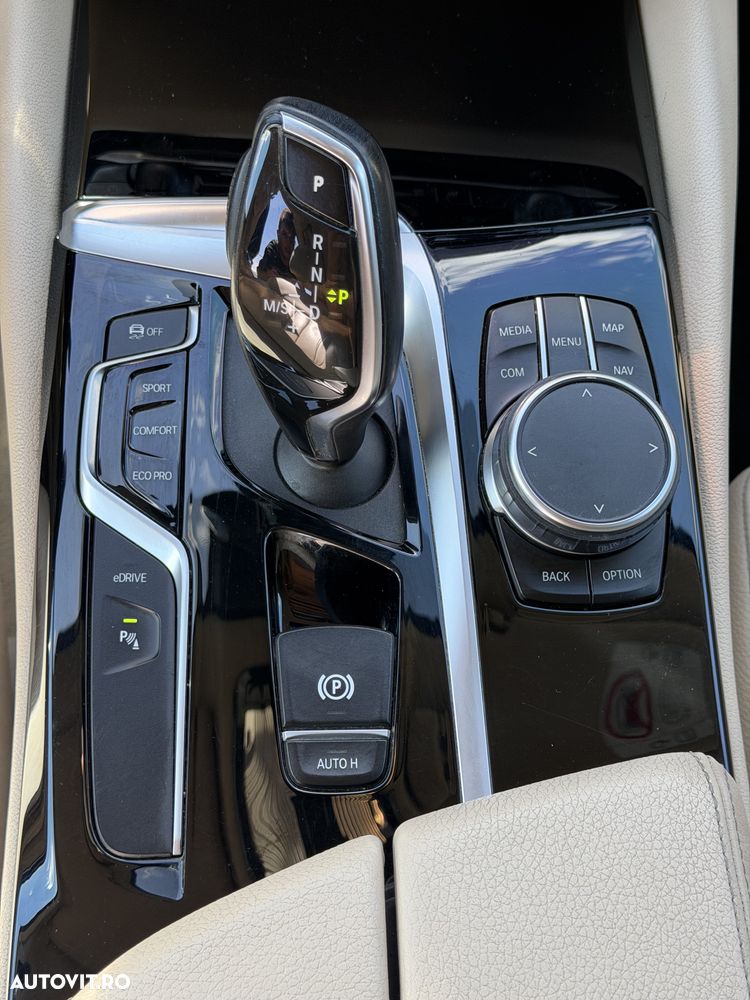 BMW Seria 5 530i AT MHEV - 39
