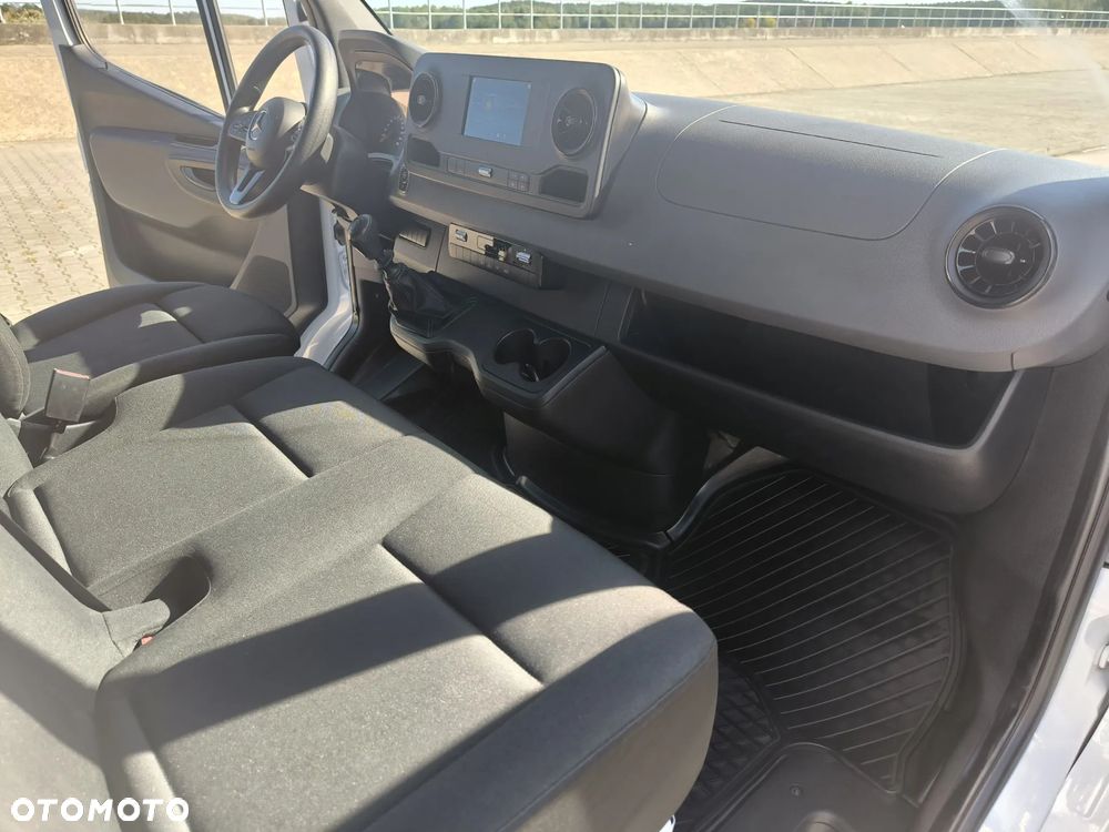 Mercedes-Benz Sprinter - 28