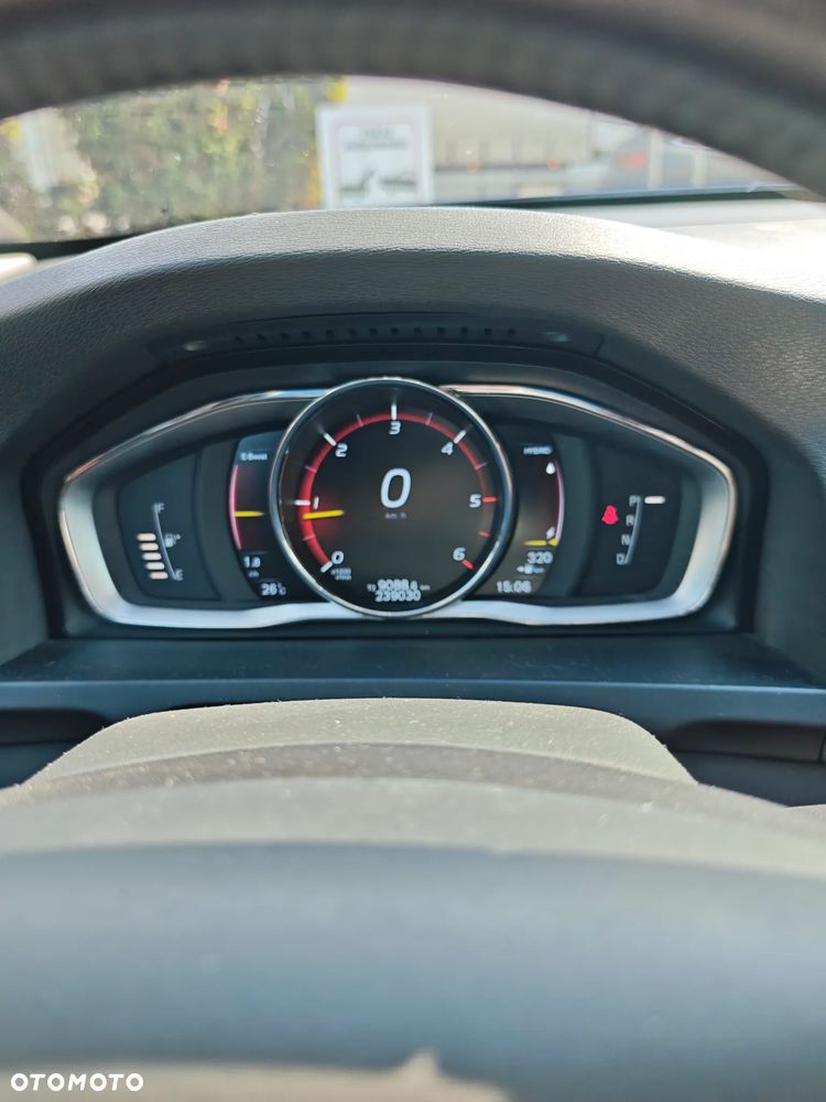 Volvo V60 D6 AWD Plug-in Hybrid R-Design Summum - 9