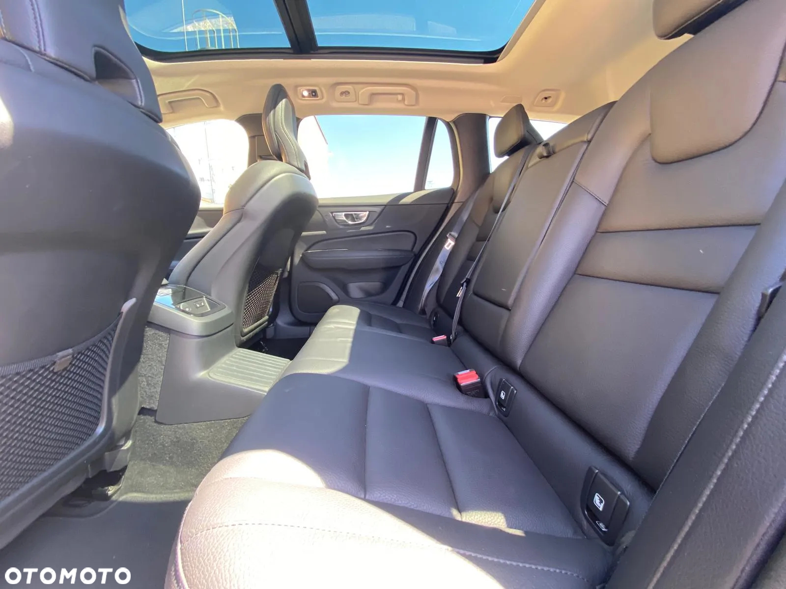 Volvo V60 T6 AWD Plug-In Hybrid Inscription - 13