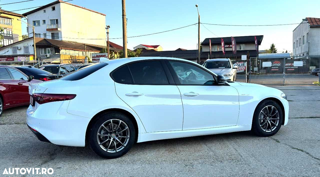 Alfa Romeo Giulia - 9