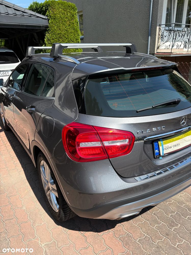 Mercedes-Benz GLA 250 4-Matic - 6