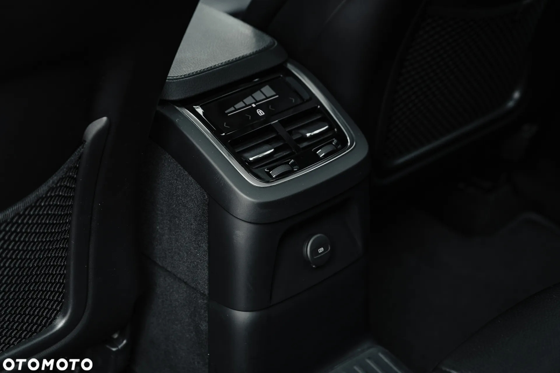 Volvo XC 90 T8 AWD Recharge Geartronic Inscription Edition - 27