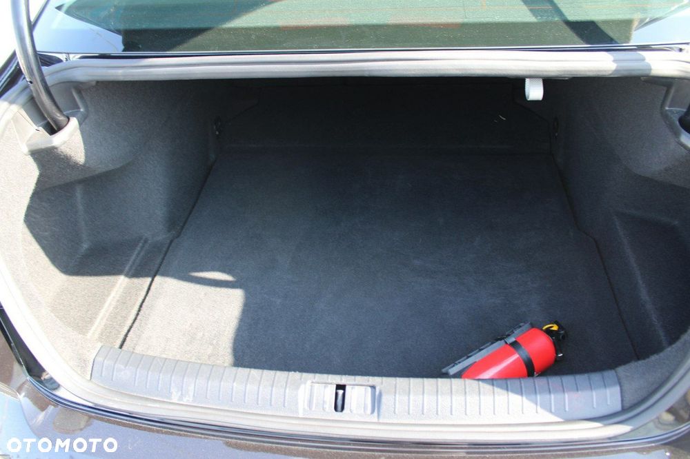 Volkswagen Passat - 29