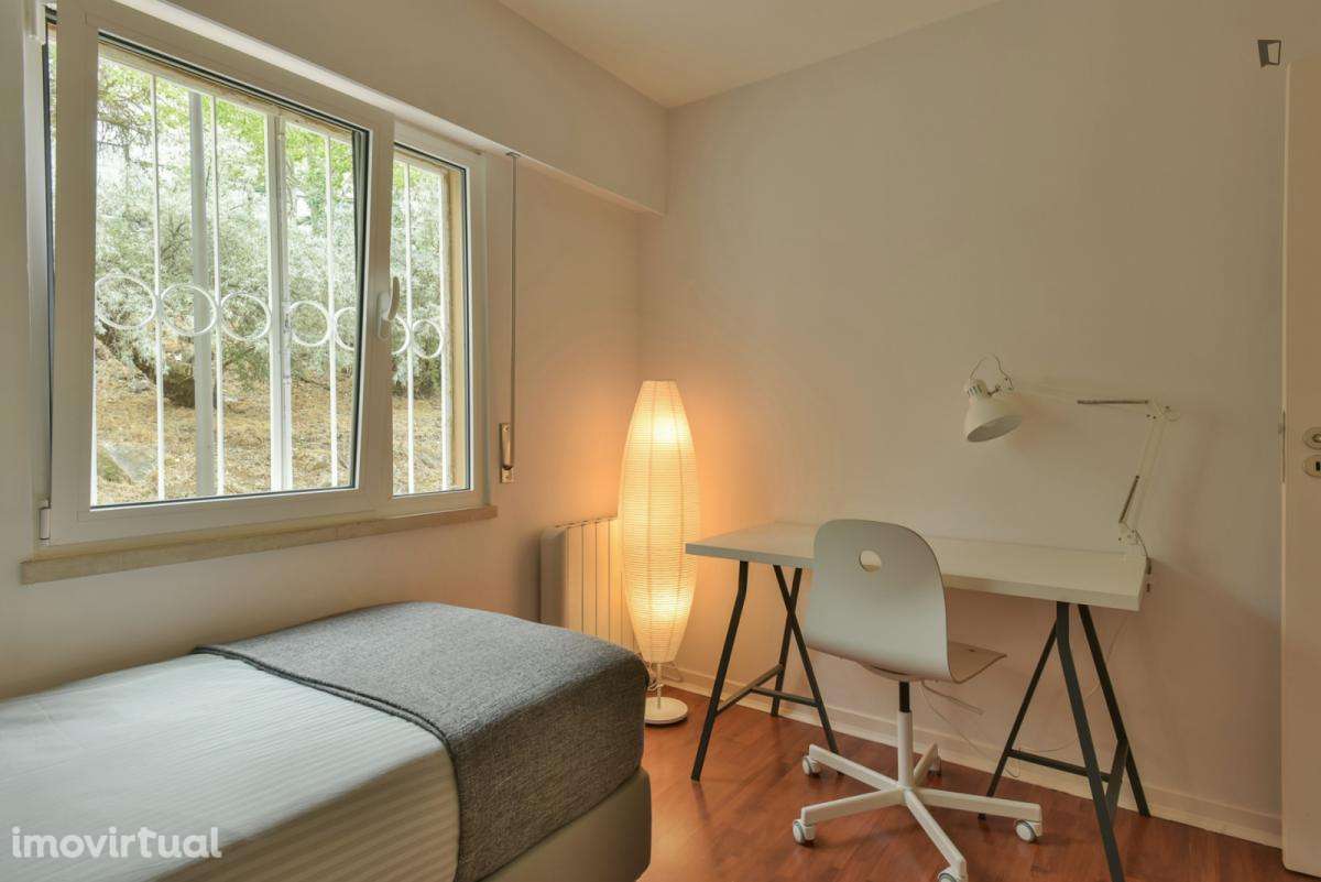 Quarto - localizado em Oeiras Lisbon - Grande imagem: 2/28