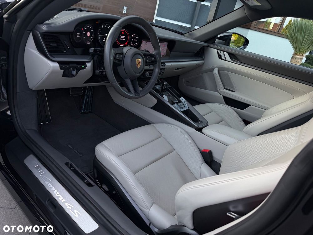 Porsche 911 Carrera 4S - 6