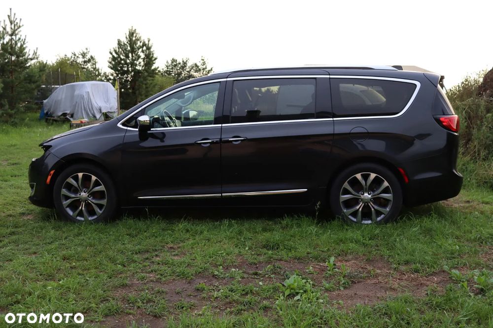 Chrysler Pacifica - 4