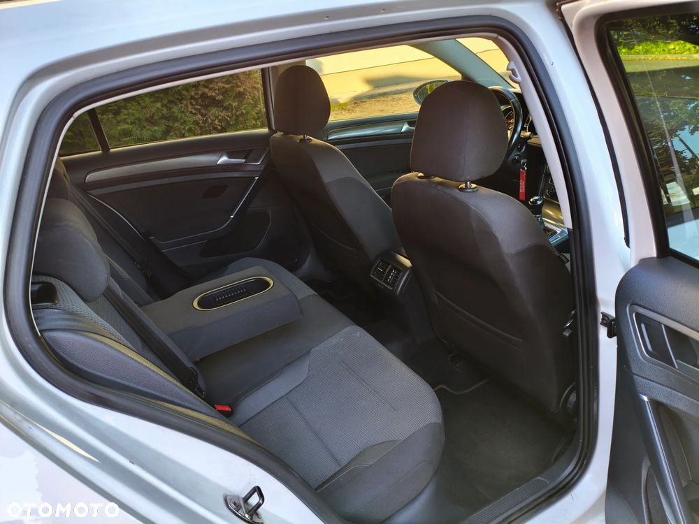 Volkswagen Golf 1.6 TDI BlueMotion Technology Cup - 27