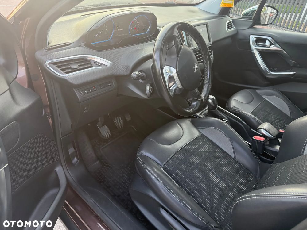 Peugeot 2008 1.2 Pure Tech Allure S&S - 10