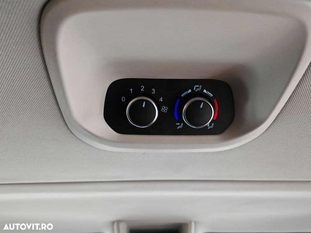 Ford Tourneo Custom Bus 320 2.0 EcoBlue 130 CP L2H1 Titanium Aut. - 8