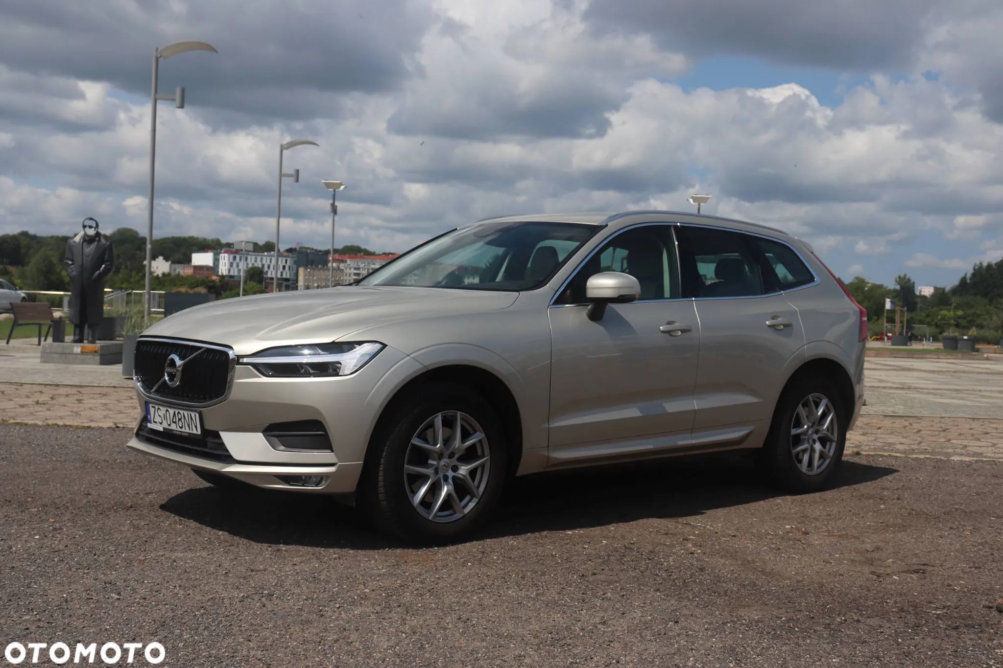 Volvo XC 60 T4 Momentum Pro - 1