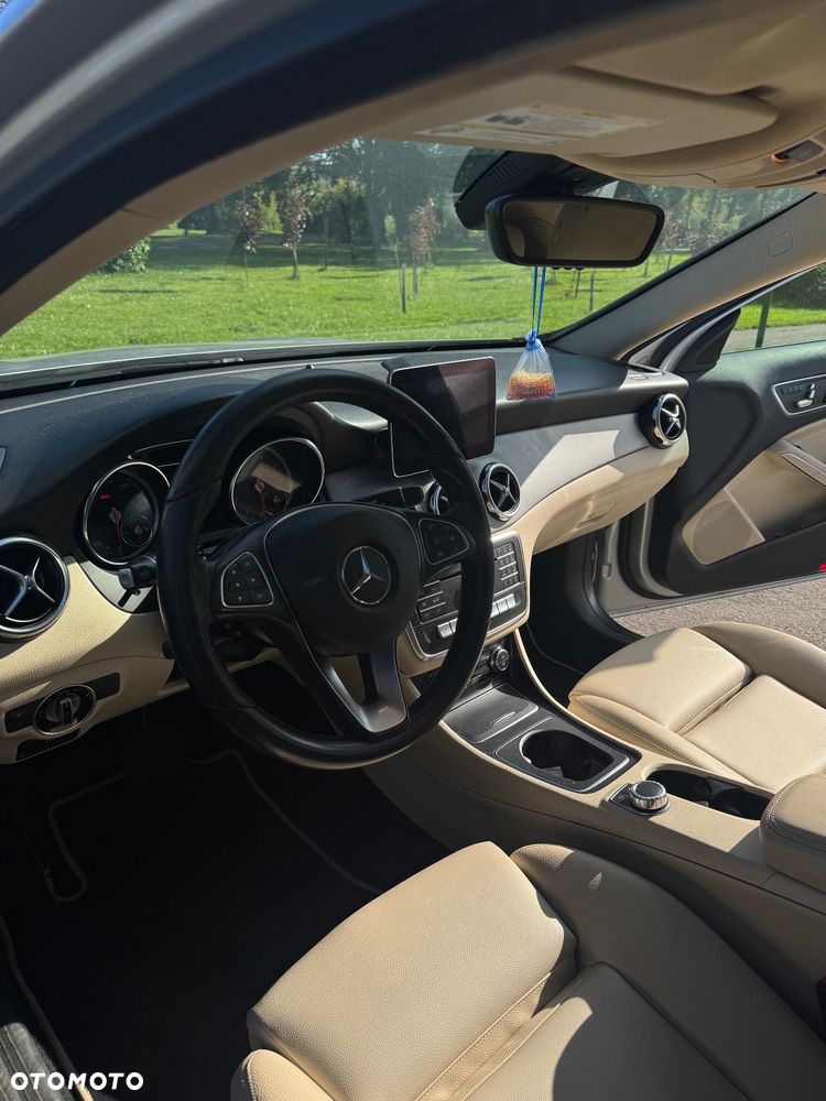Mercedes-Benz GLA 250 7G-DCT Style - 18