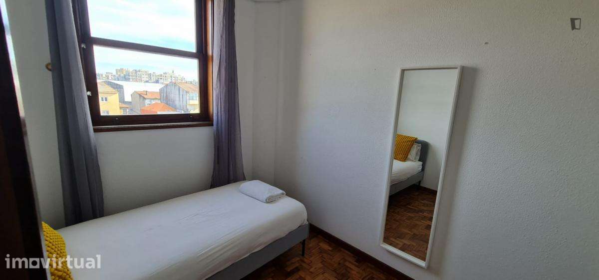 Apartamento com 4 quartos - localizado em Paranhos Porto - Grande imagem: 3/23