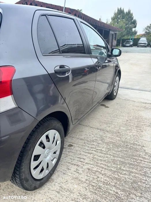 Toyota Yaris 2009 photo 2