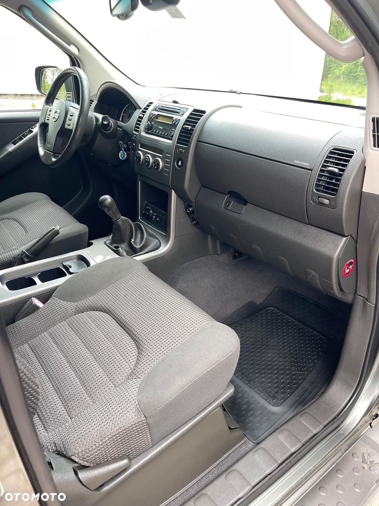 Nissan Pathfinder 2.5 dCi SE - 12