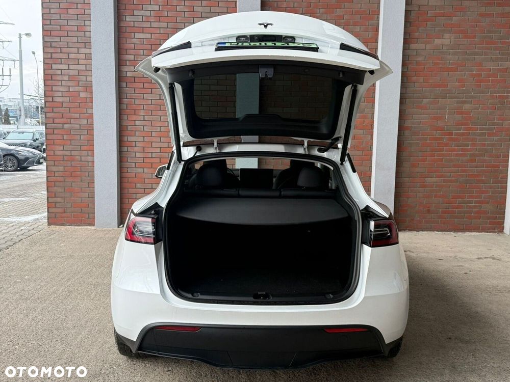 Tesla Model Y - 10