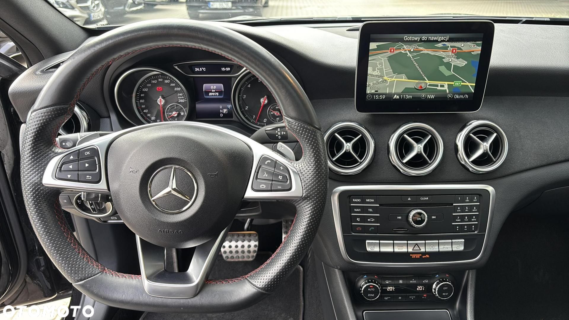 Mercedes-Benz GLA - 13