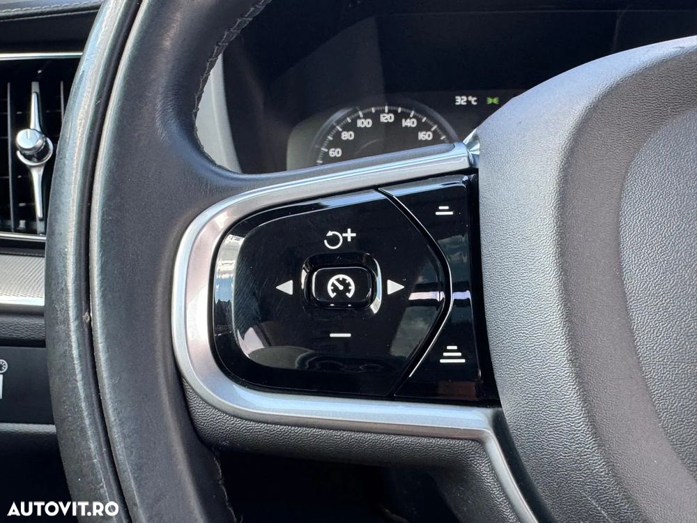 Volvo XC 60 D5 AWD Geartronic Inscription - 28