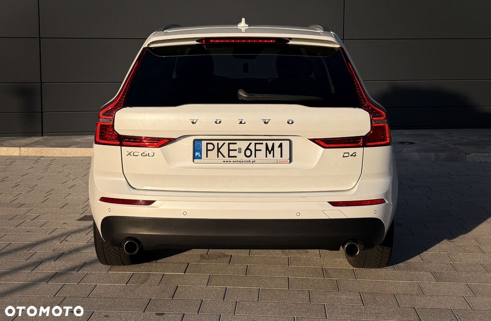 Volvo XC 60 D4 Momentum Pro - 4