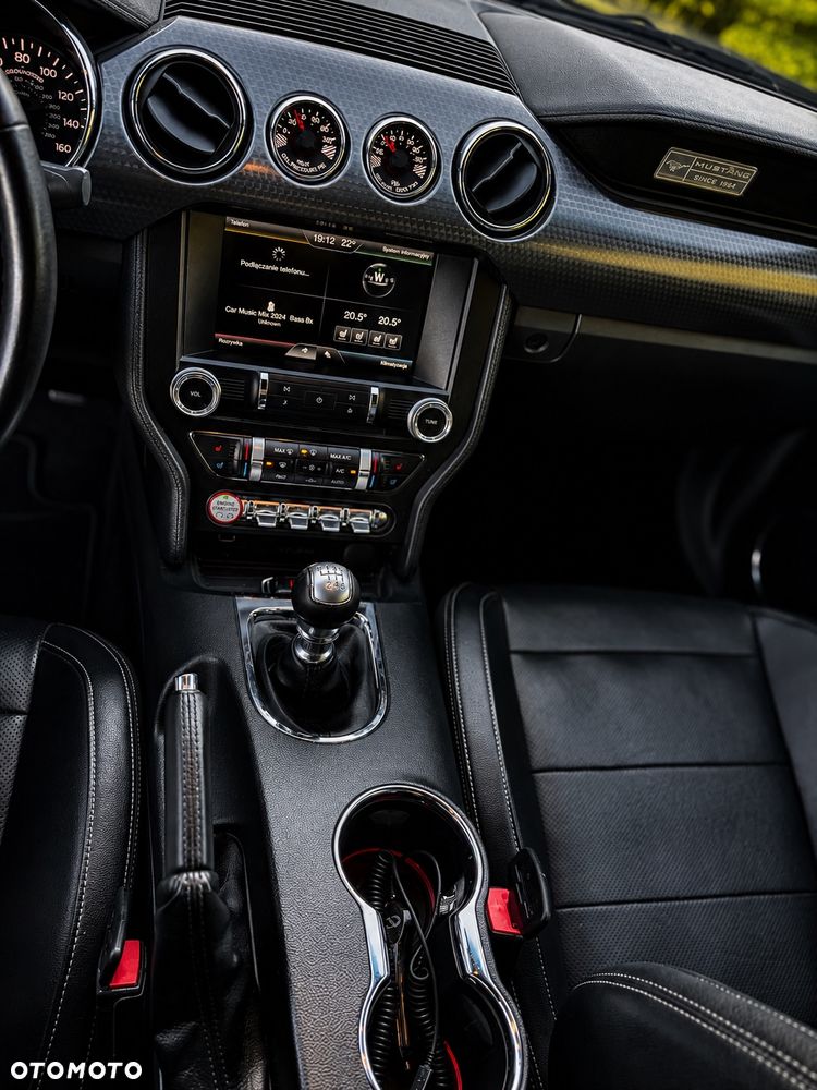 Ford Mustang - 22