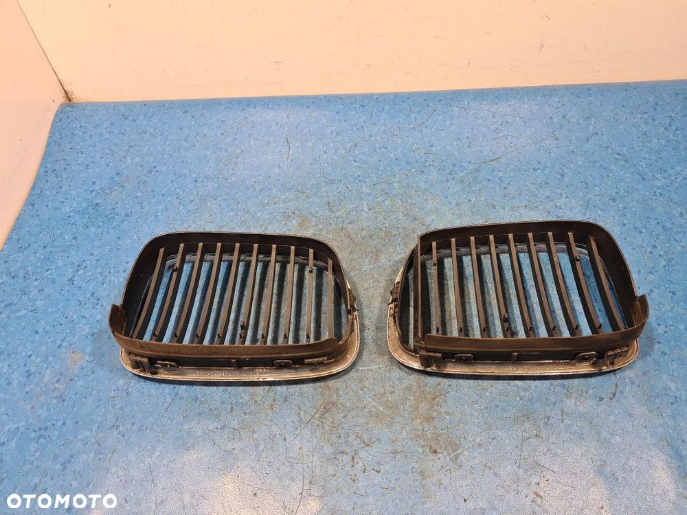 BMW 5 E39  ATRAPA / GRILL - 4