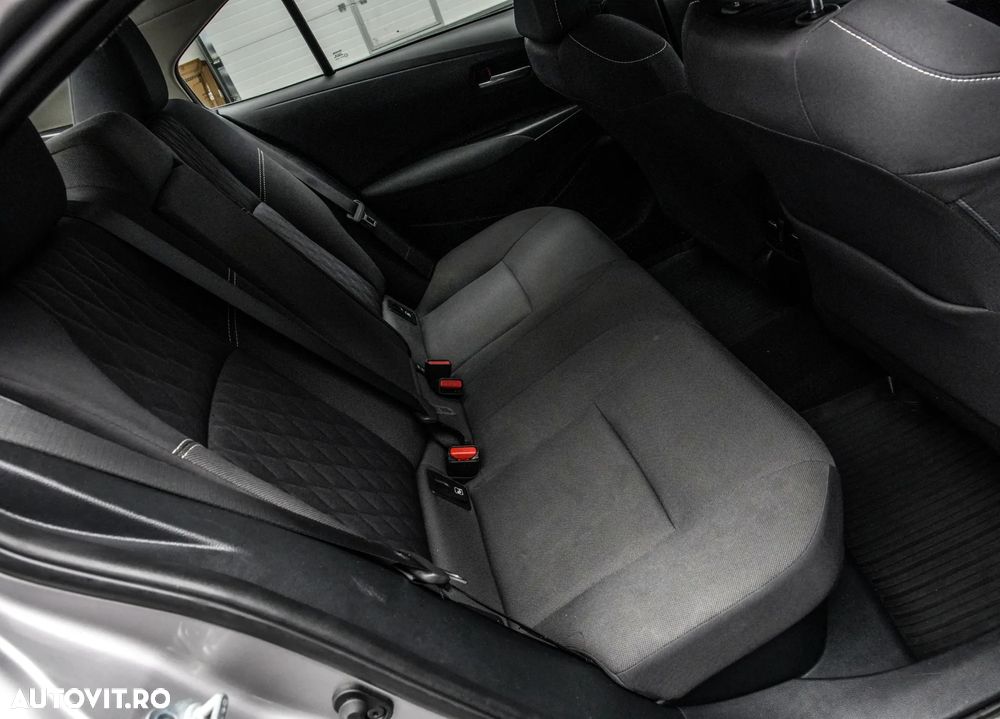 Toyota Corolla Sedan 1.8 HSD Dynamic - 16