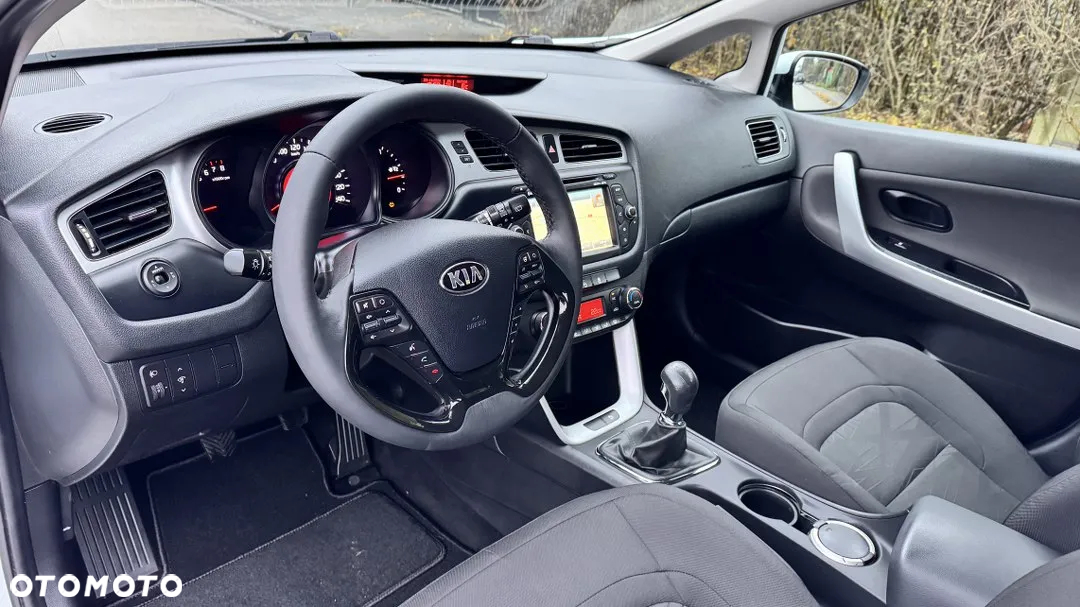 Kia Ceed 1.4 CVVT SW Dream-Team Edition - 16